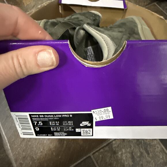 Athletic_Shoes